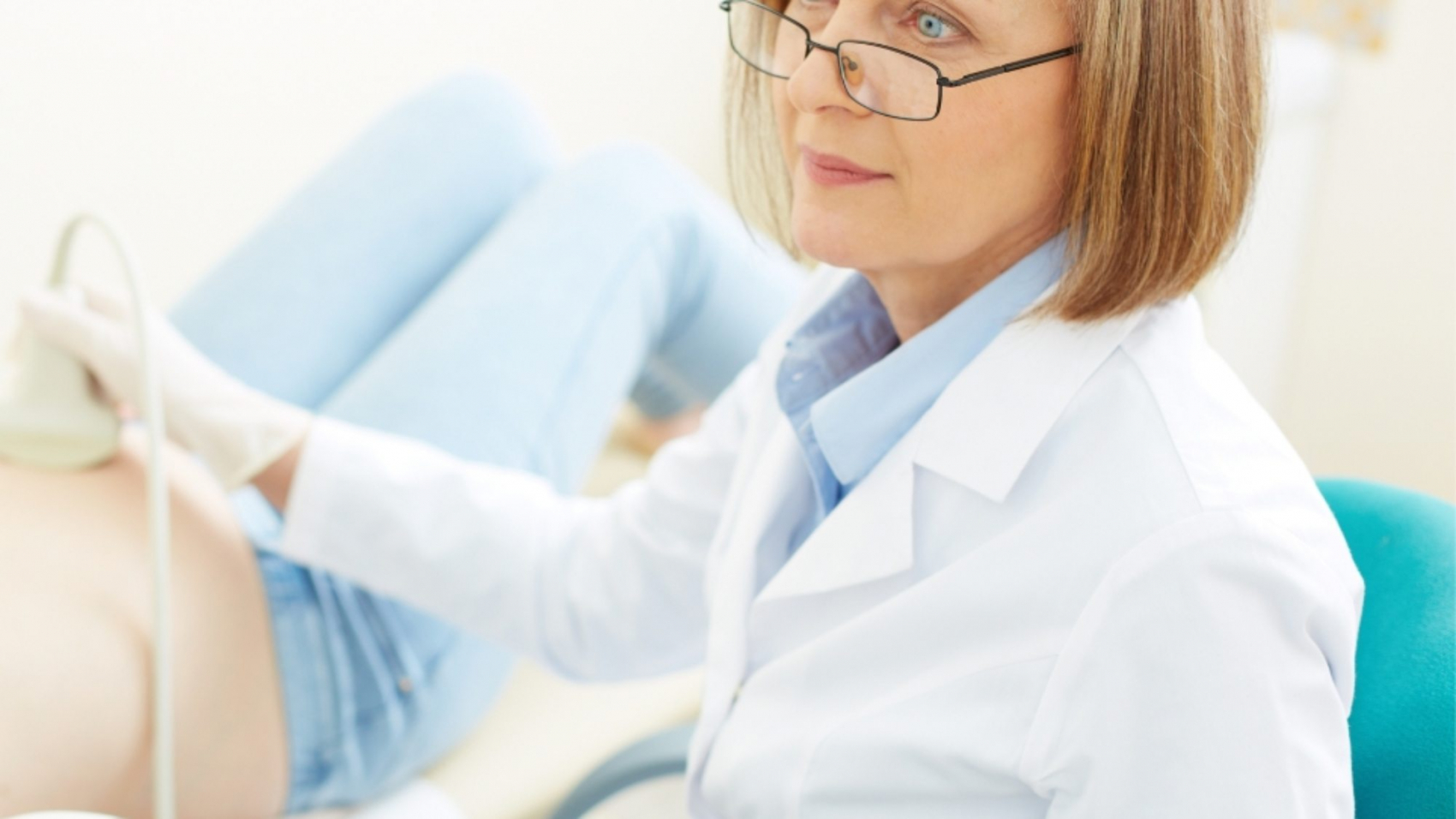 obstetrician-at-work-PNT4KUF-2000x1125