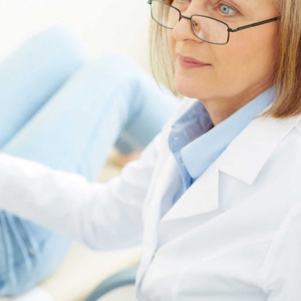 obstetrician-at-work-PNT4KUF-2000x1125